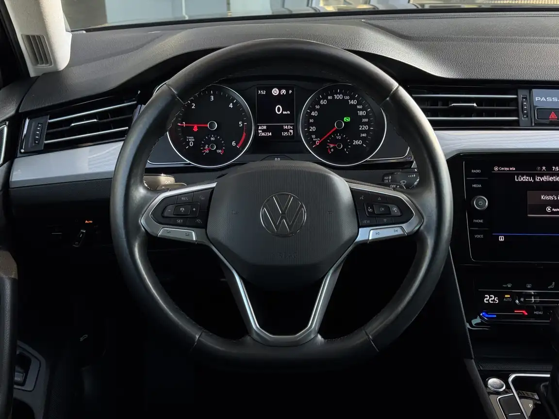 VOLKSWAGEN PASSAT