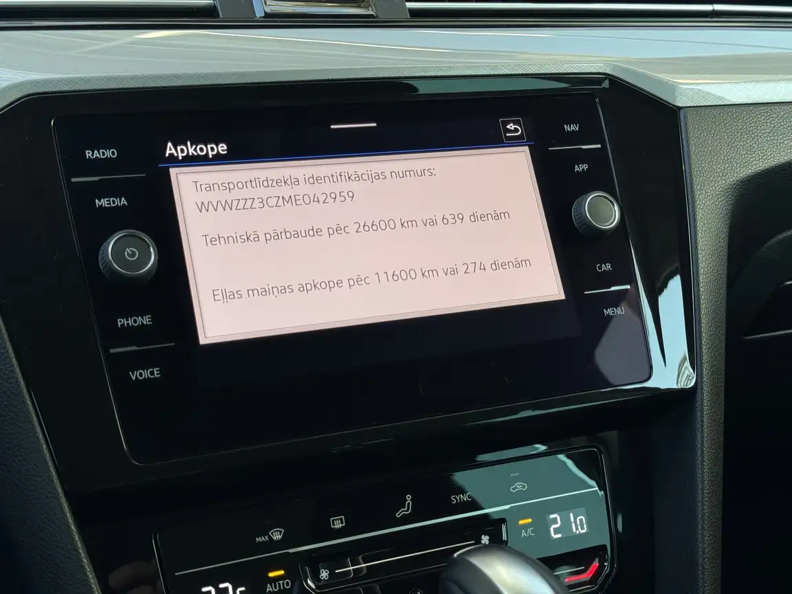 VOLKSWAGEN PASSAT