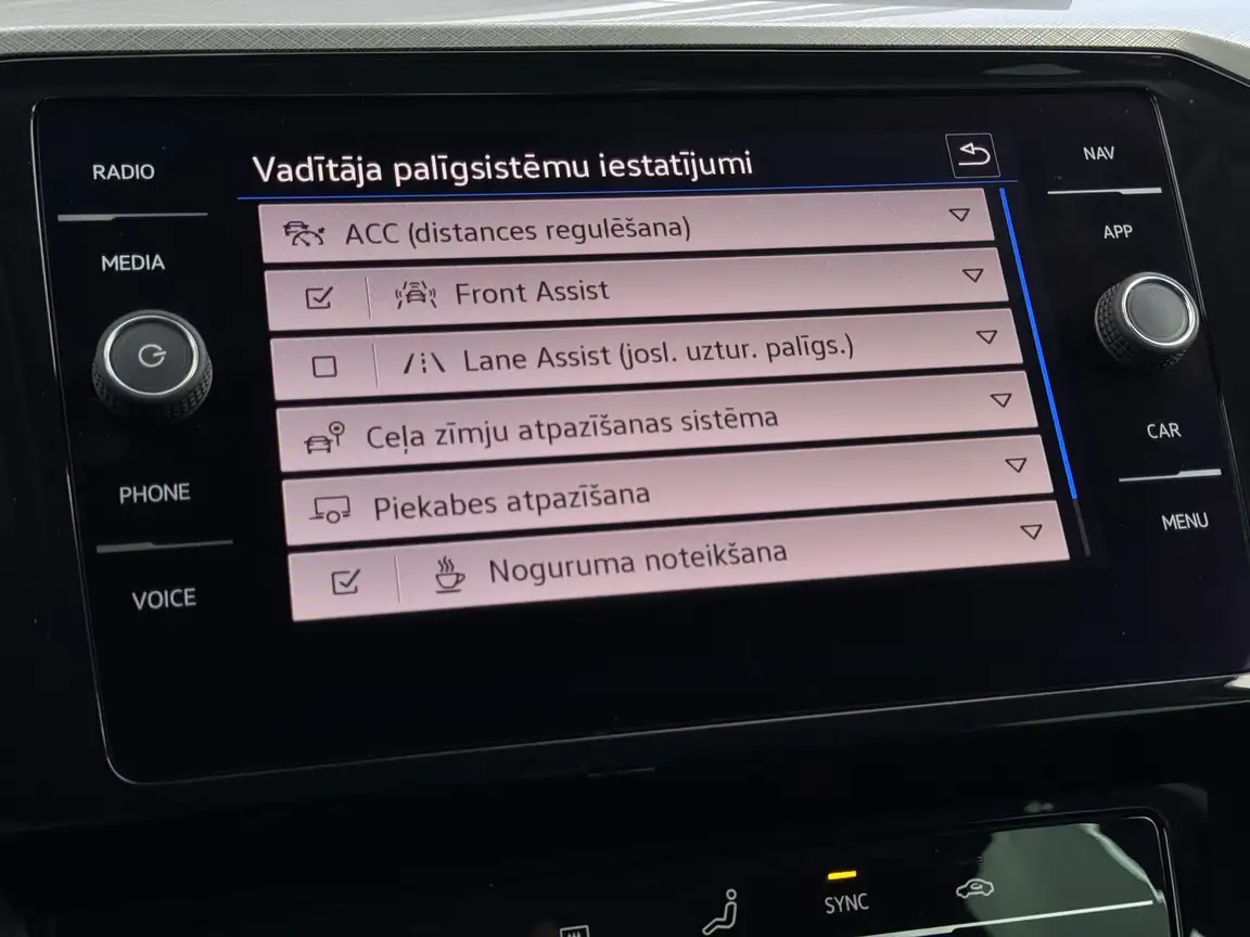VOLKSWAGEN PASSAT
