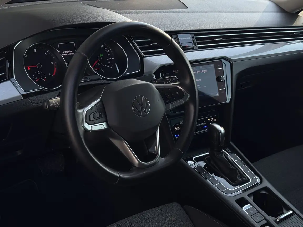 VOLKSWAGEN PASSAT