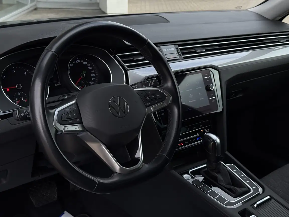 VOLKSWAGEN PASSAT