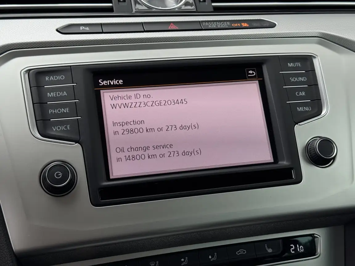 VOLKSWAGEN PASSAT