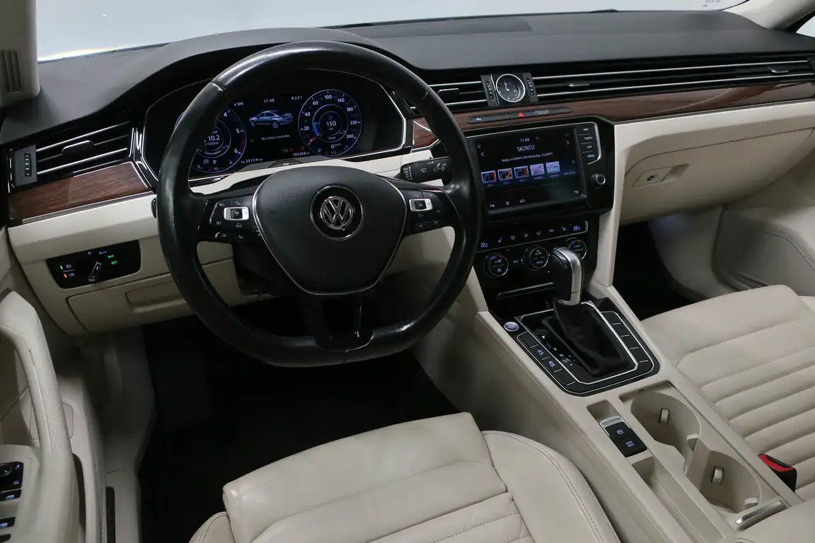 VOLKSWAGEN PASSAT