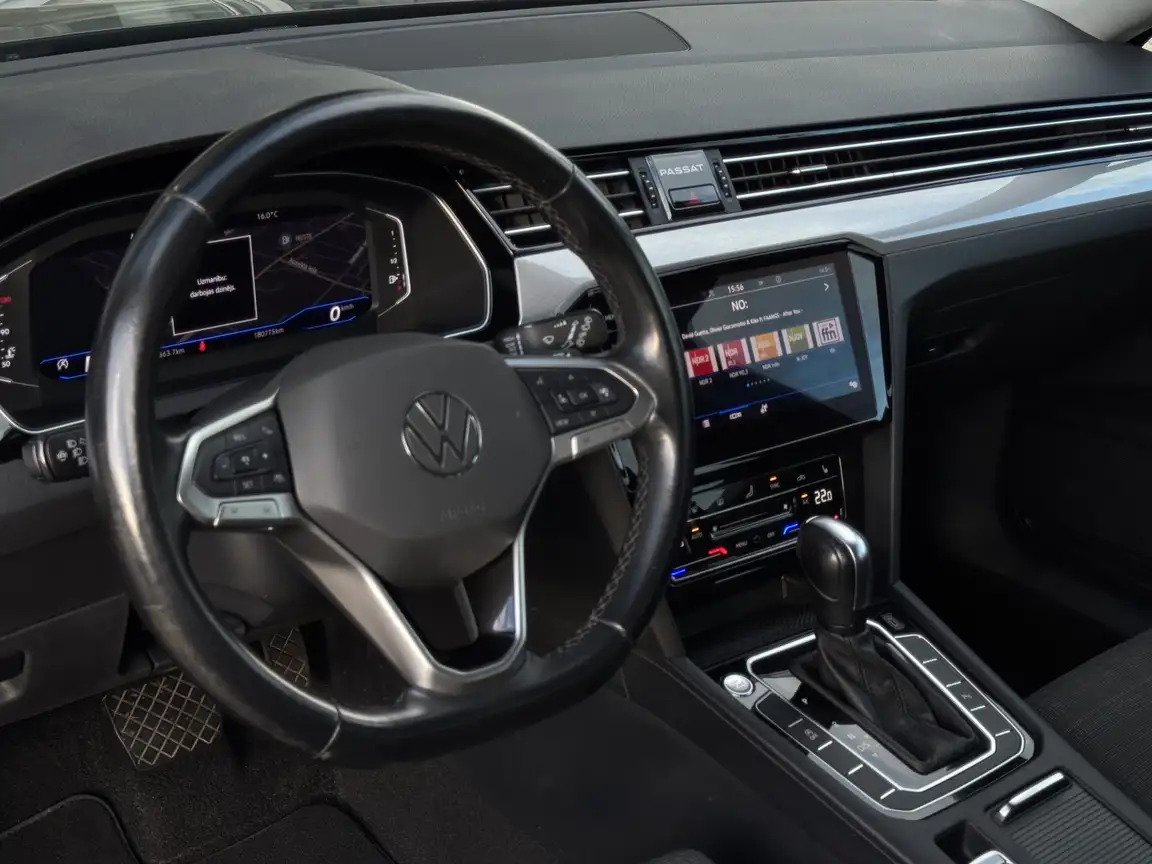 VOLKSWAGEN PASSAT