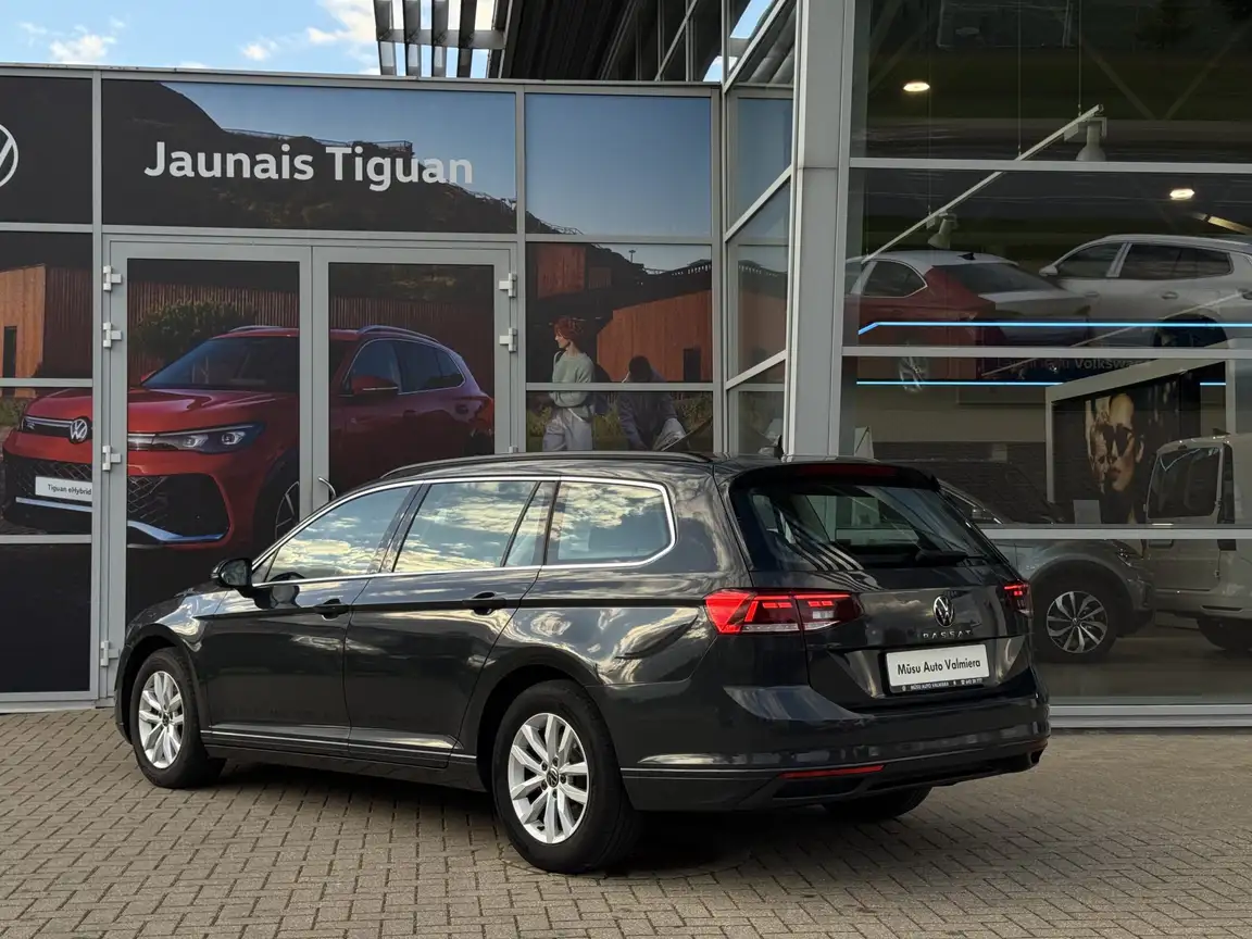 VOLKSWAGEN PASSAT