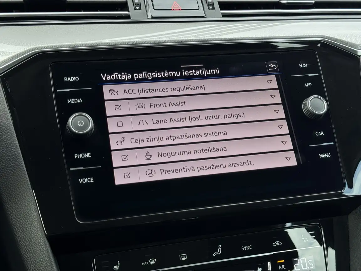 VOLKSWAGEN PASSAT