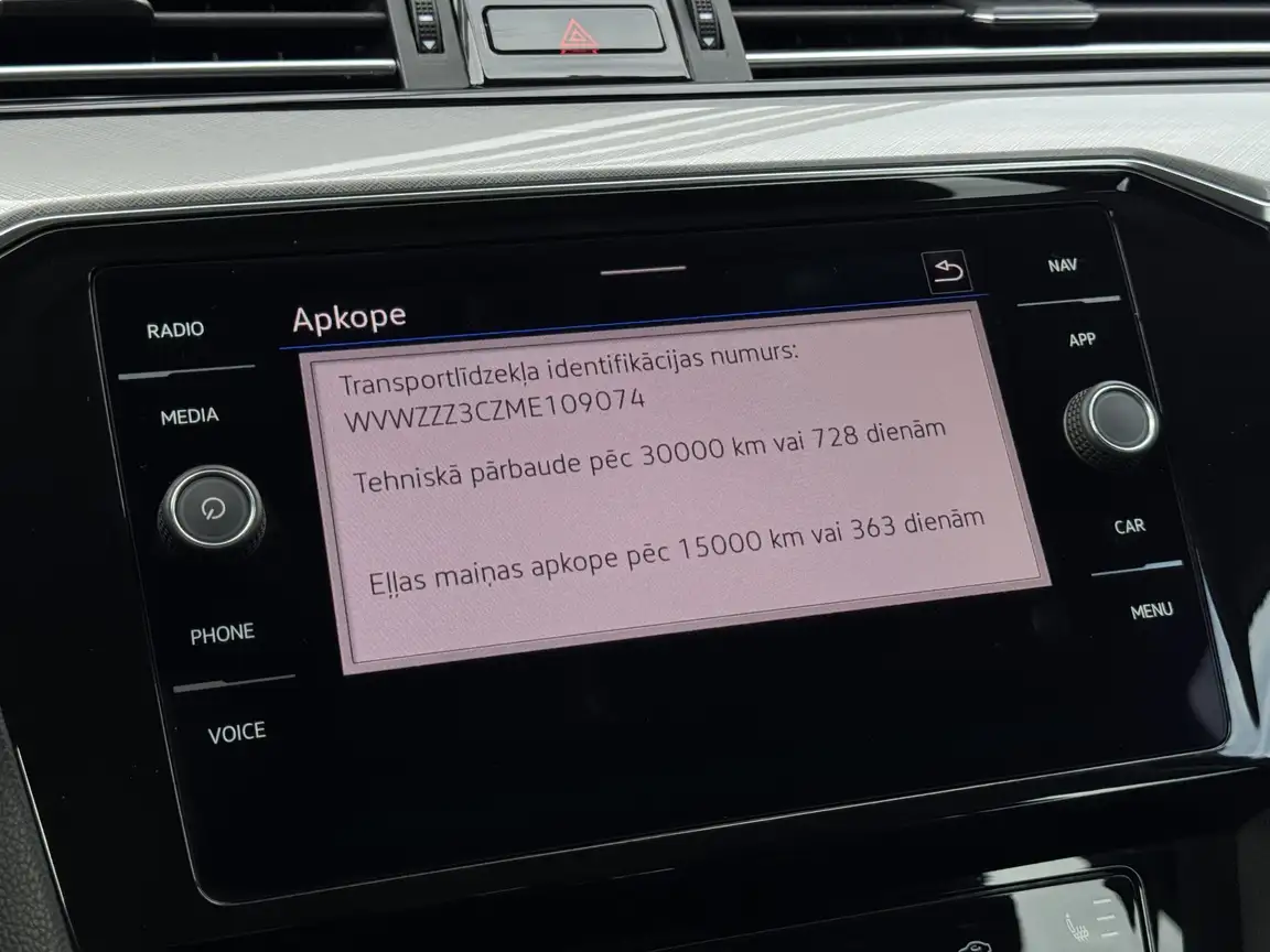 VOLKSWAGEN PASSAT