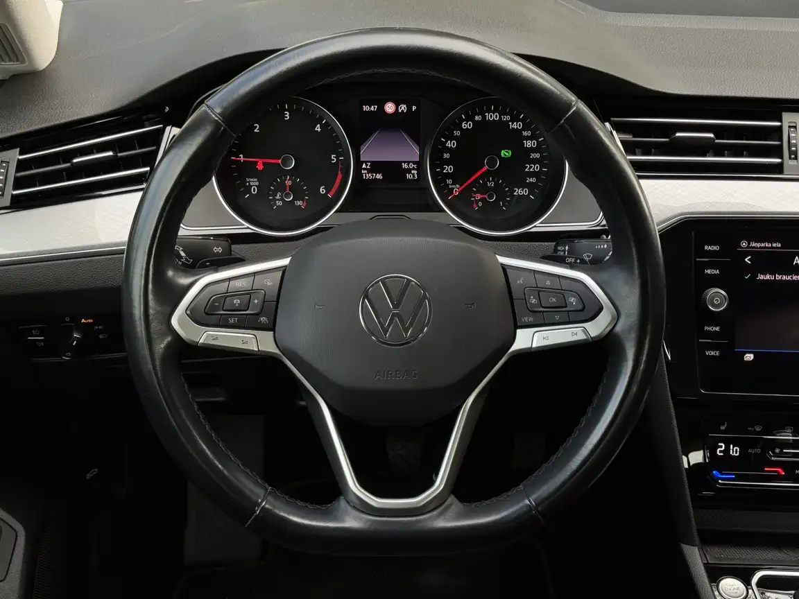 VOLKSWAGEN PASSAT