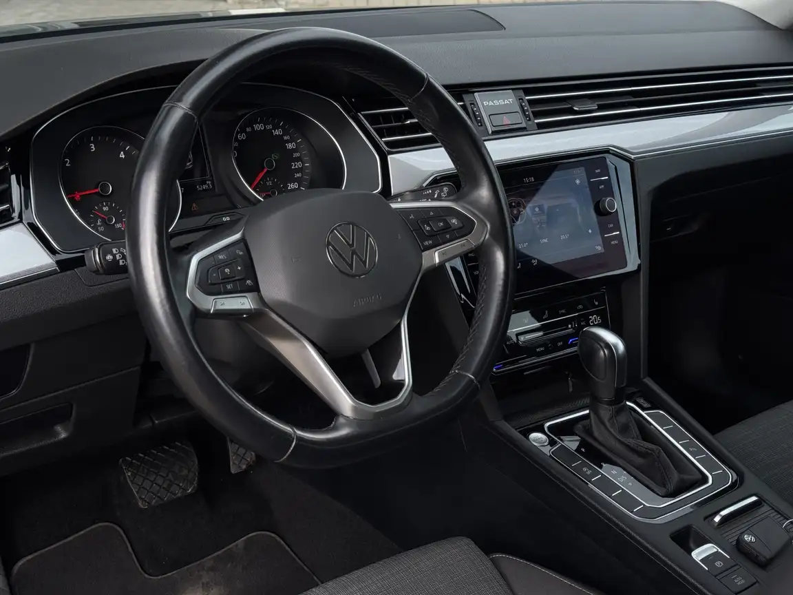 VOLKSWAGEN PASSAT