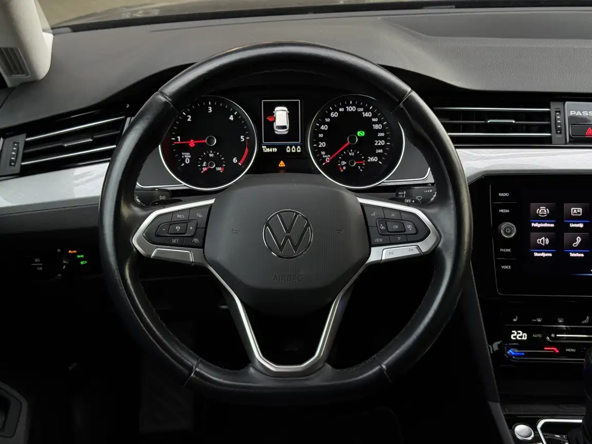 VOLKSWAGEN PASSAT