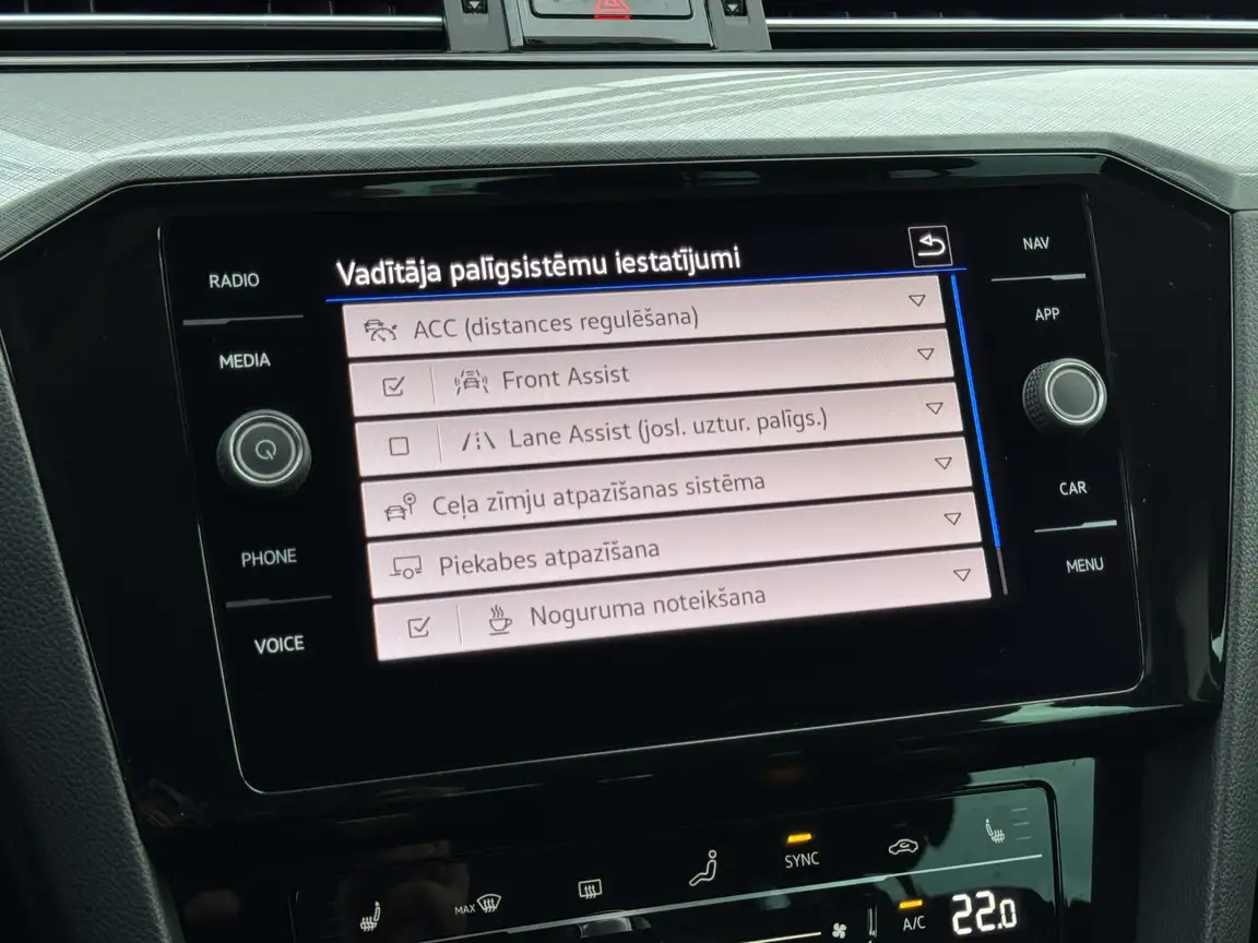 VOLKSWAGEN PASSAT