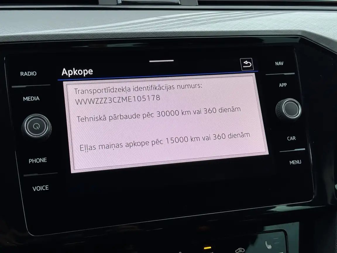 VOLKSWAGEN PASSAT