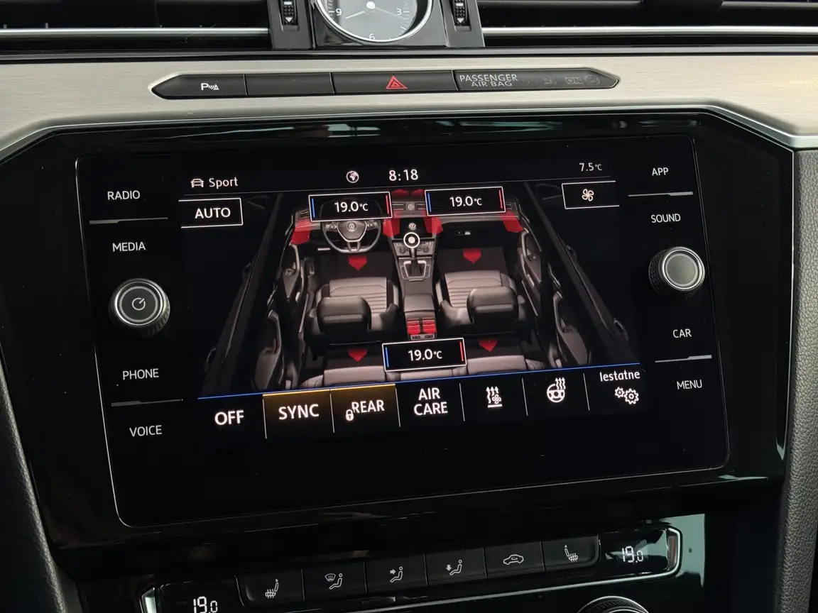 VOLKSWAGEN PASSAT