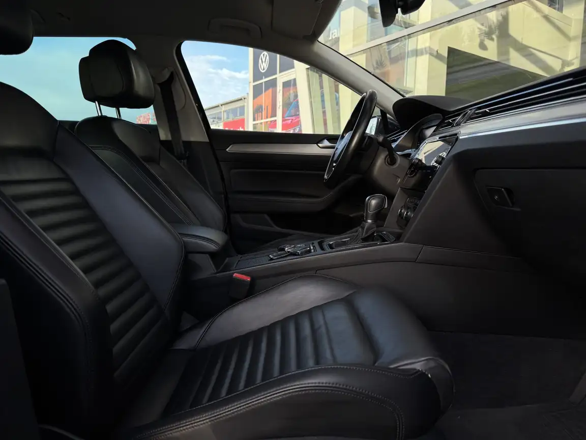 VOLKSWAGEN PASSAT