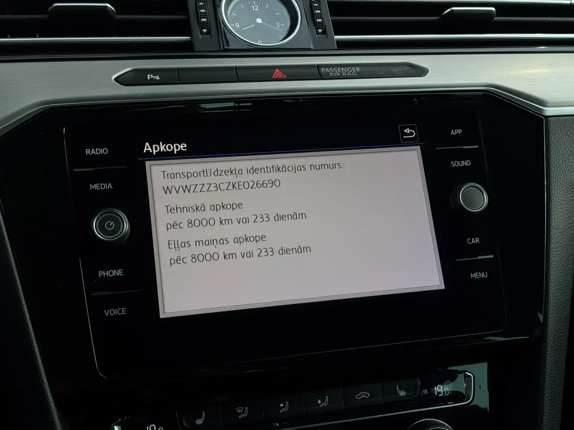 VOLKSWAGEN PASSAT