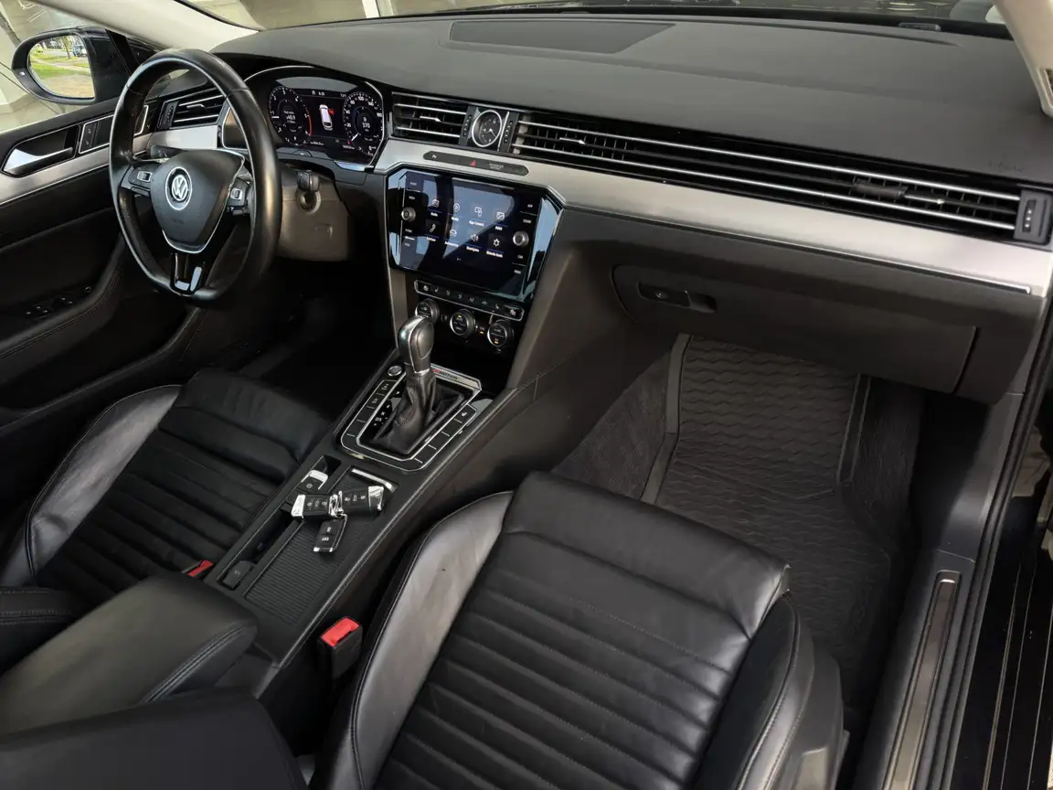 VOLKSWAGEN PASSAT