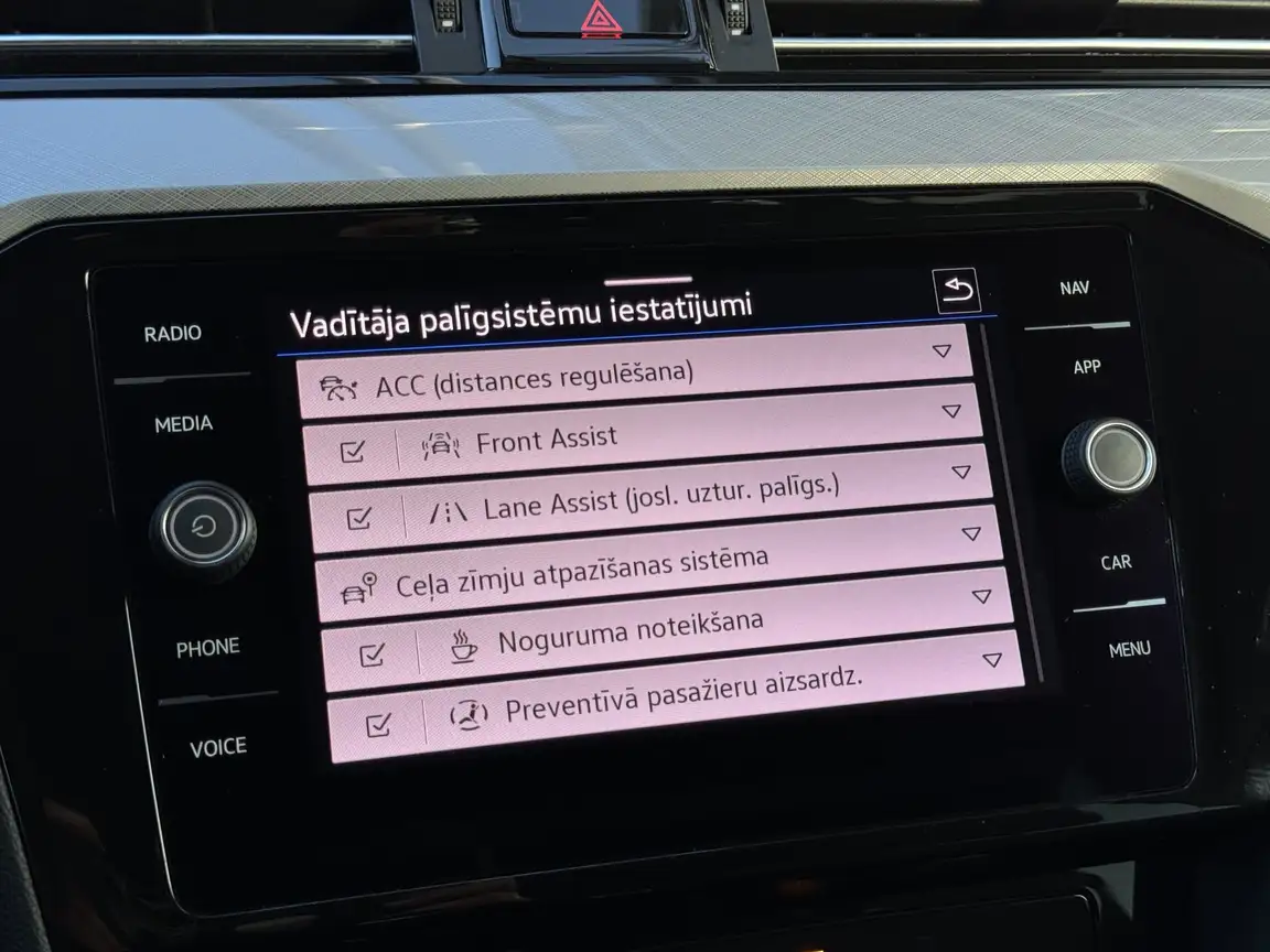VOLKSWAGEN PASSAT