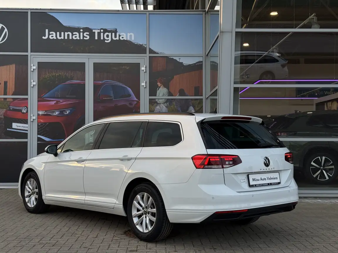 VOLKSWAGEN PASSAT