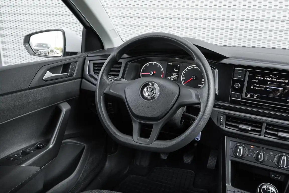 VOLKSWAGEN POLO