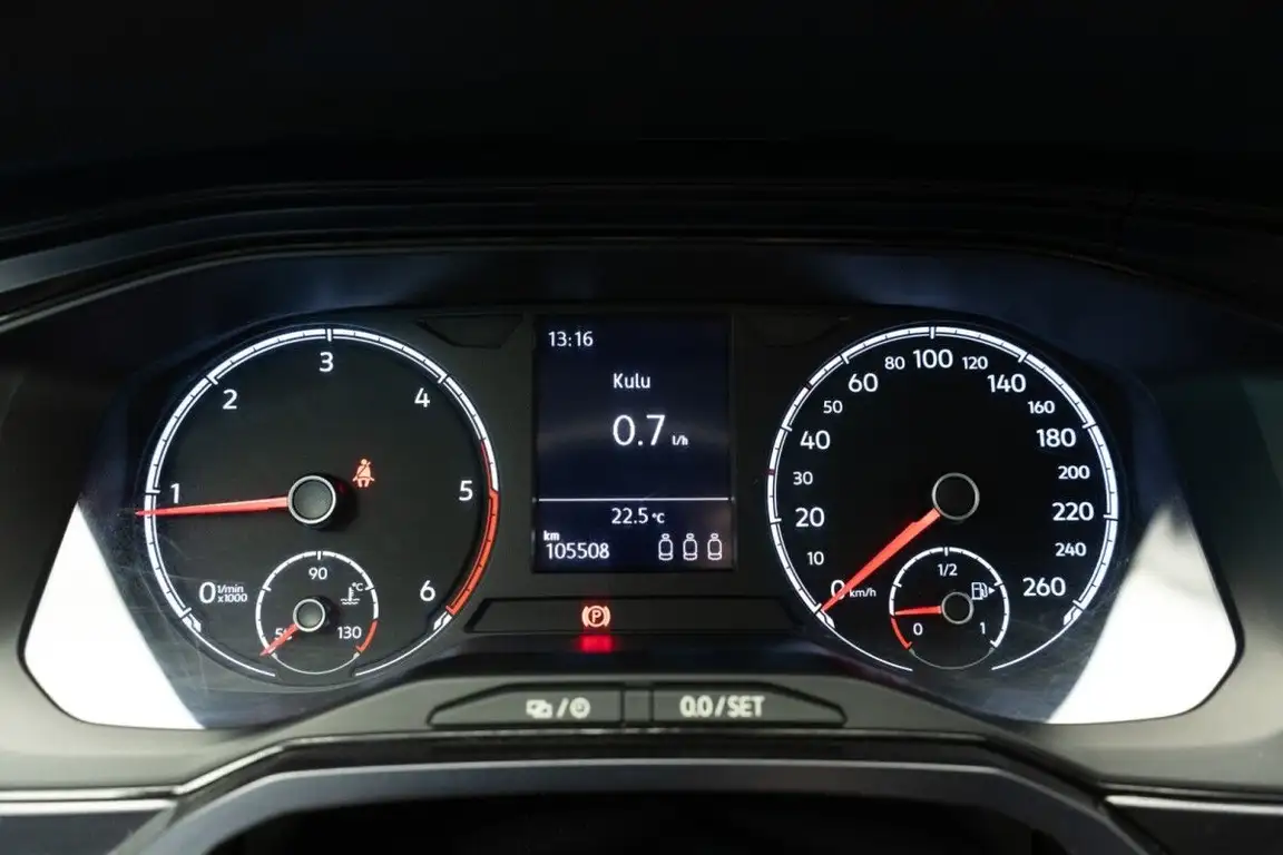 VOLKSWAGEN POLO
