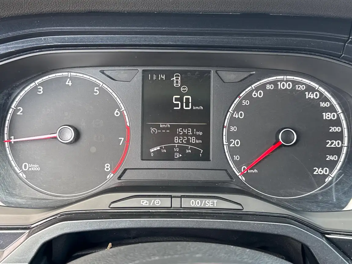 VOLKSWAGEN POLO