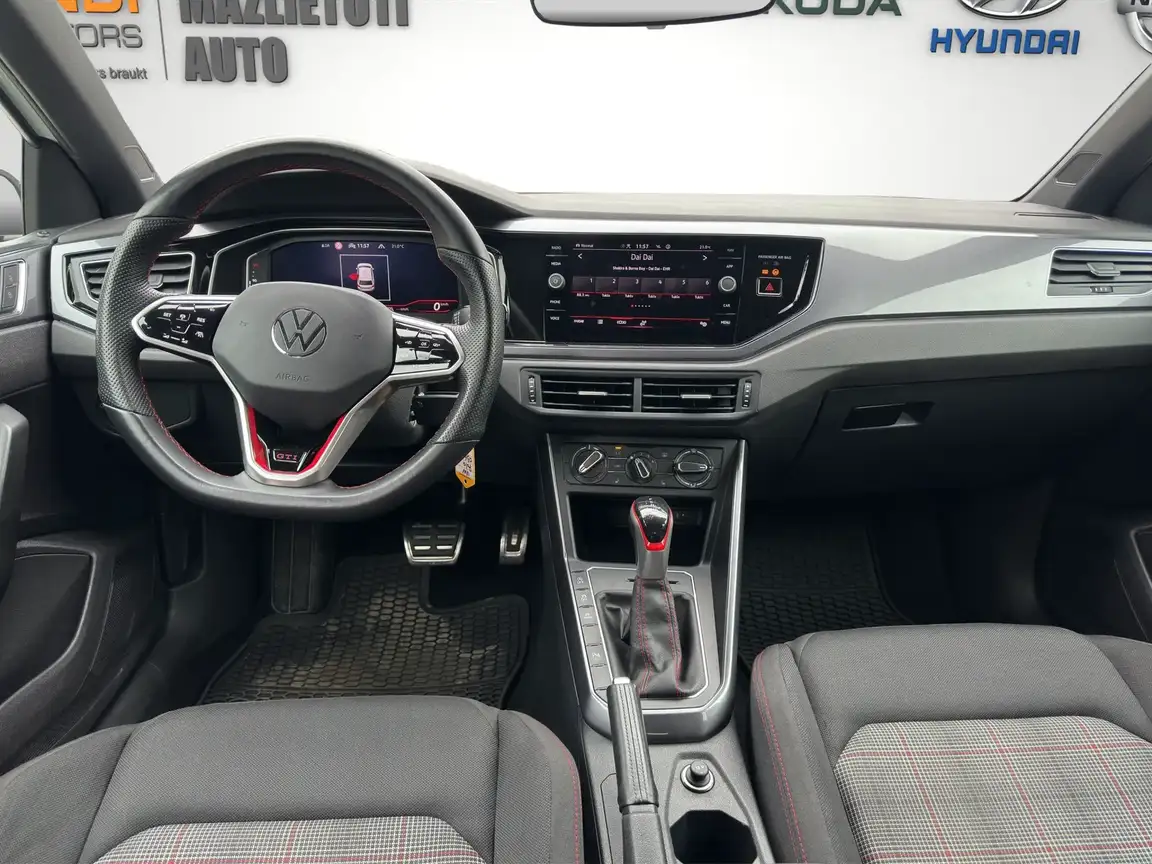 VOLKSWAGEN POLO
