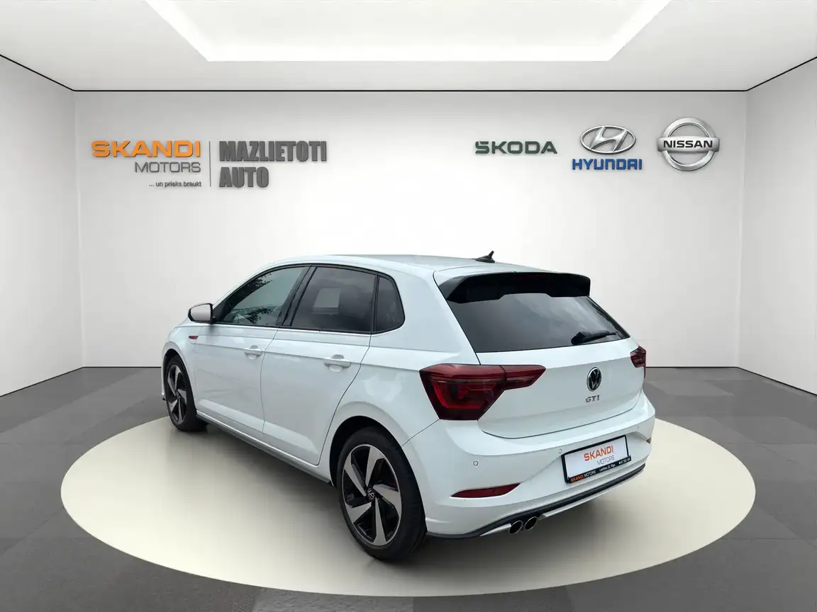 VOLKSWAGEN POLO