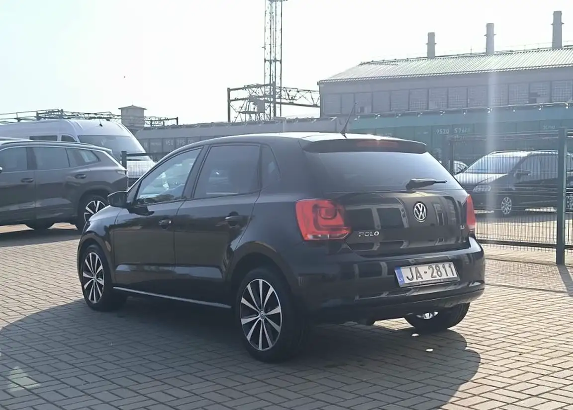 VOLKSWAGEN POLO
