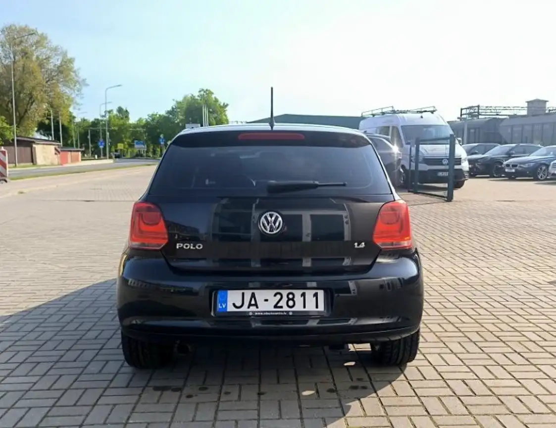 VOLKSWAGEN POLO