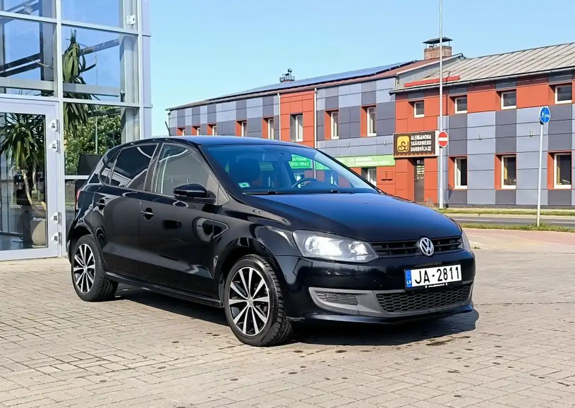 VOLKSWAGEN POLO