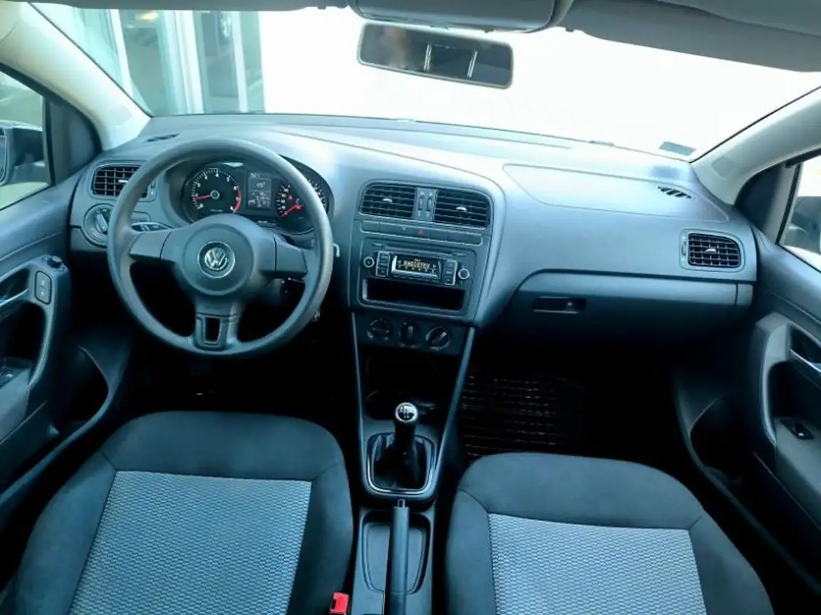VOLKSWAGEN POLO