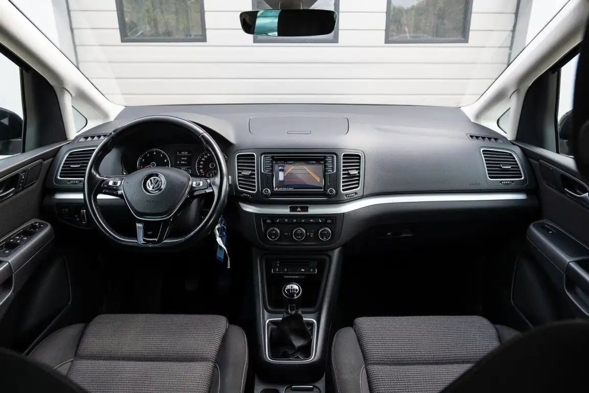 VOLKSWAGEN SHARAN