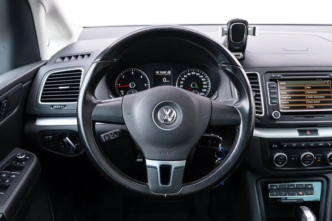 VOLKSWAGEN SHARAN