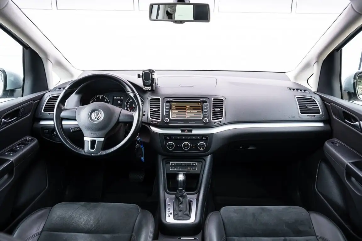 VOLKSWAGEN SHARAN