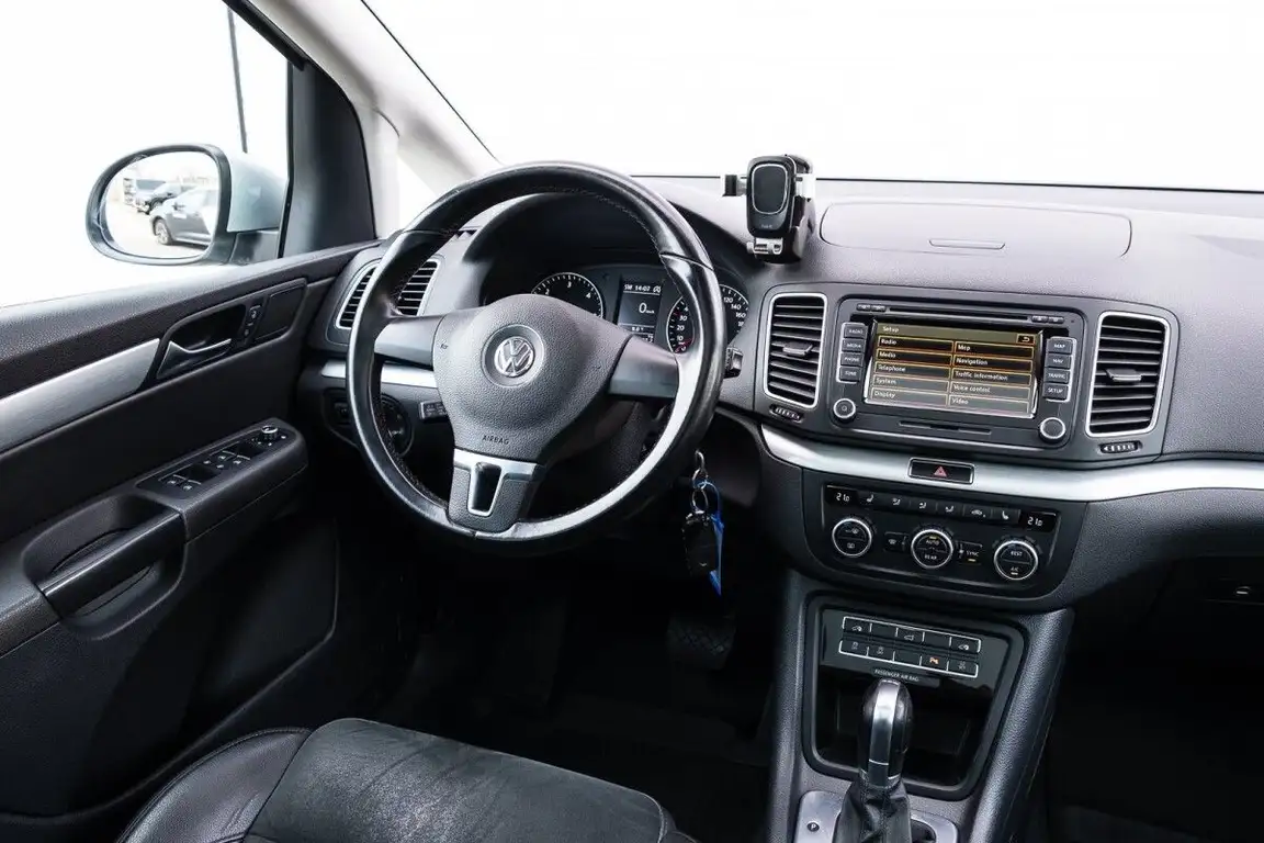 VOLKSWAGEN SHARAN