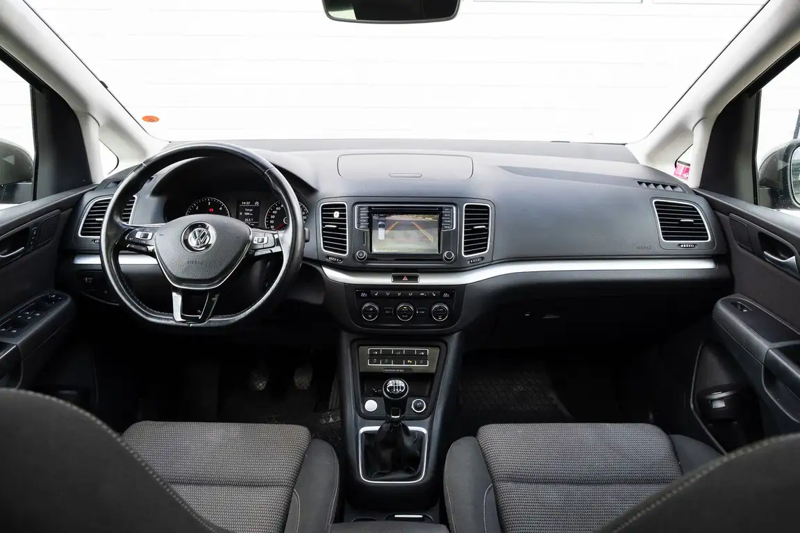 VOLKSWAGEN SHARAN