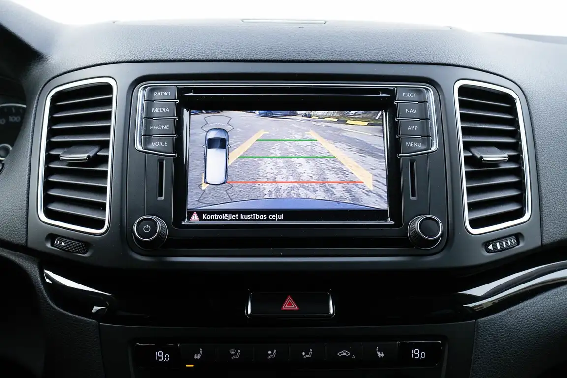 VOLKSWAGEN SHARAN