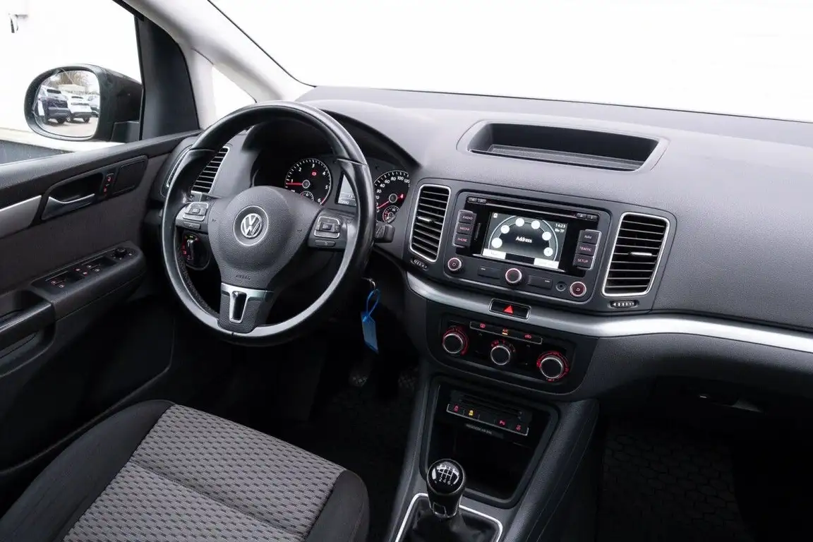 VOLKSWAGEN SHARAN