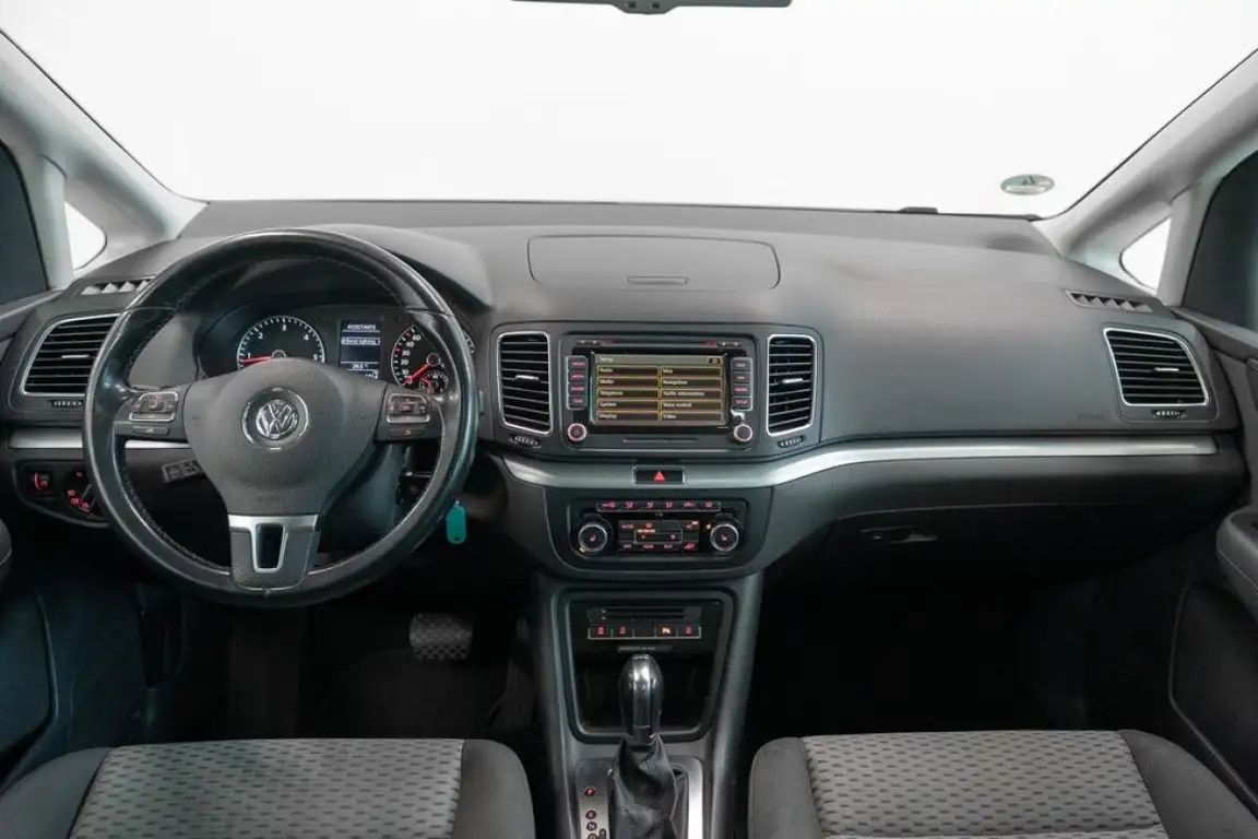 VOLKSWAGEN SHARAN