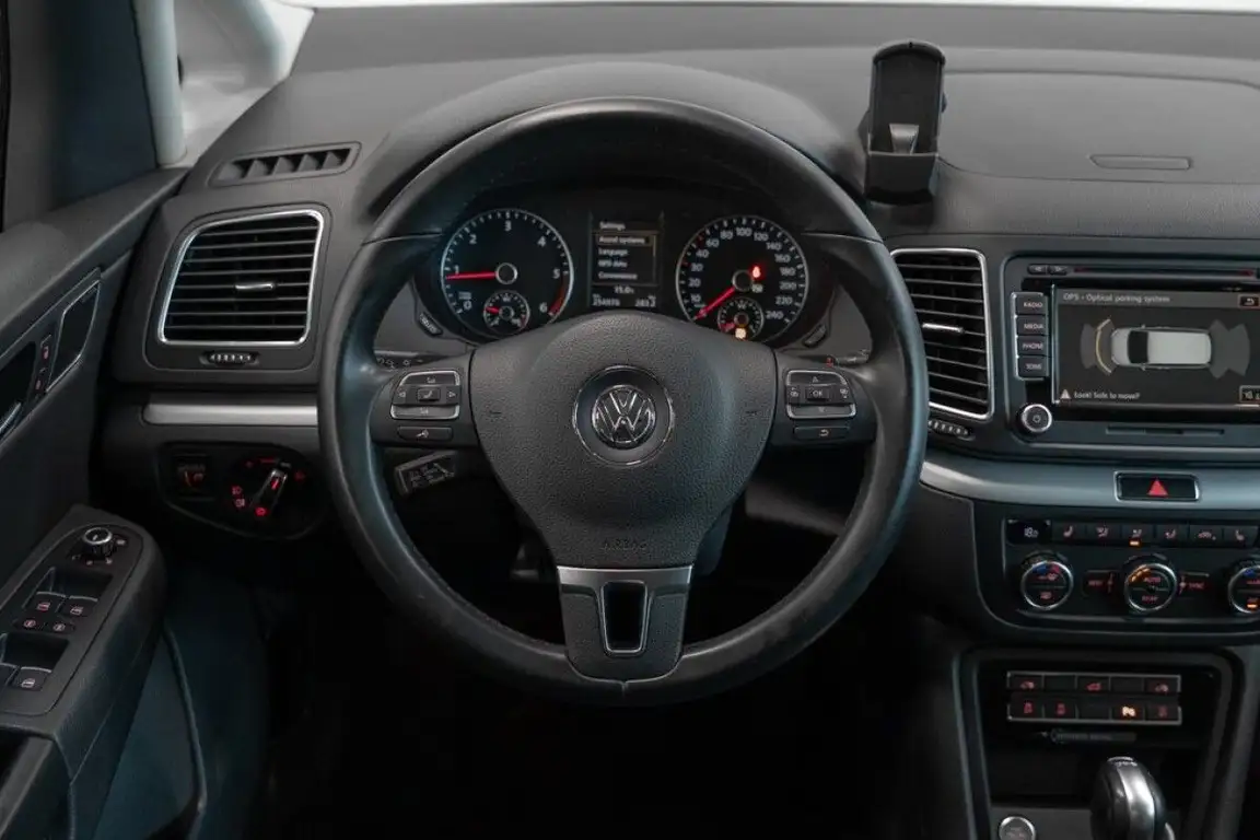 VOLKSWAGEN SHARAN