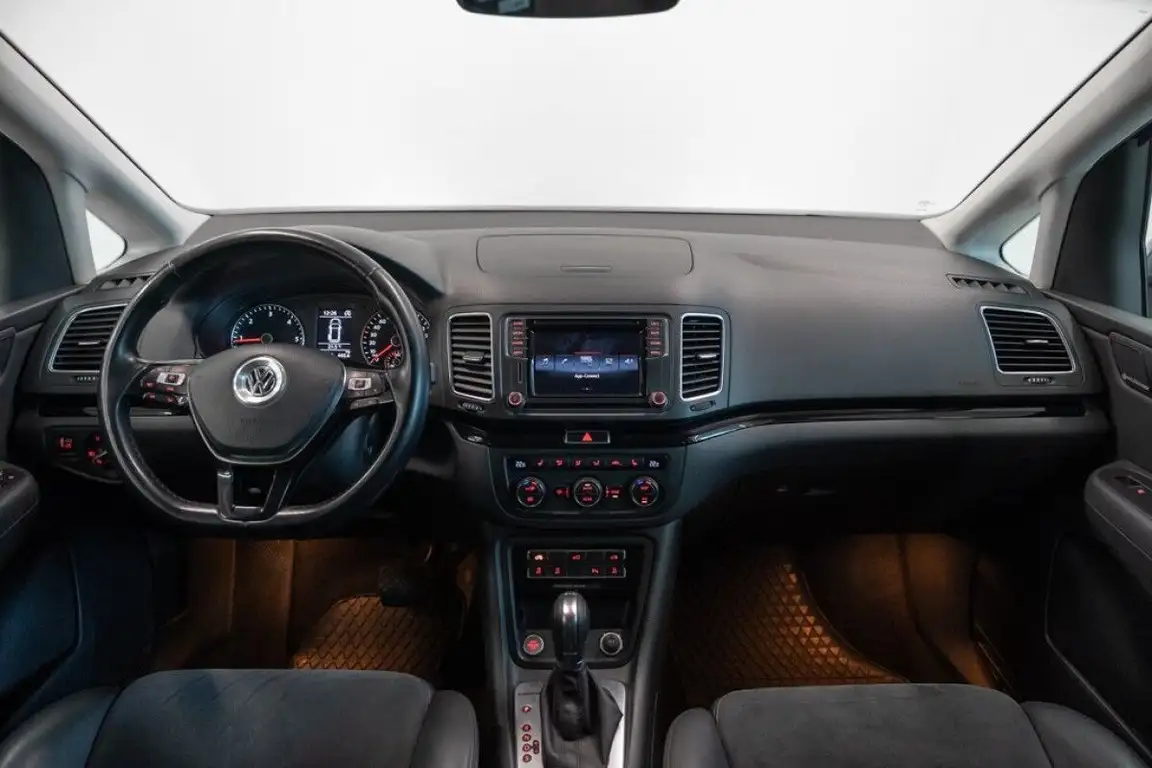 VOLKSWAGEN SHARAN