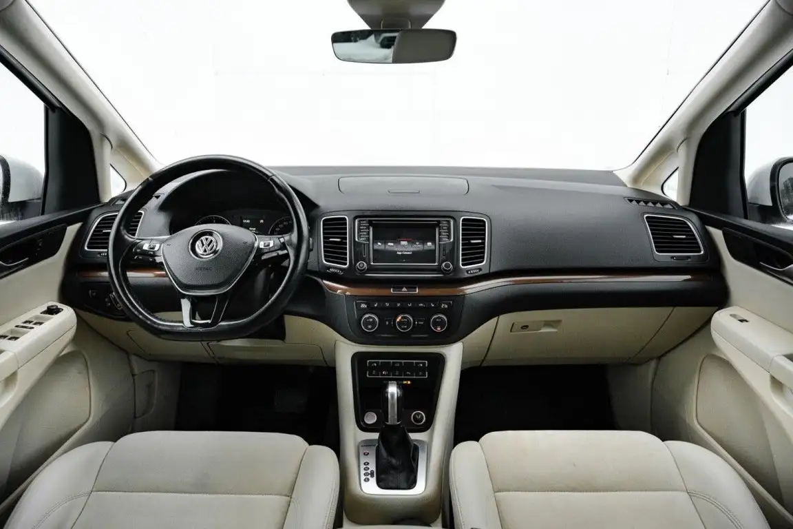 VOLKSWAGEN SHARAN