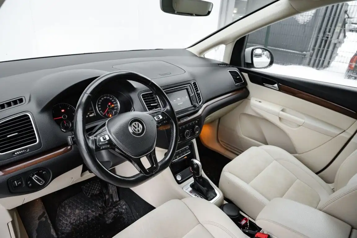 VOLKSWAGEN SHARAN