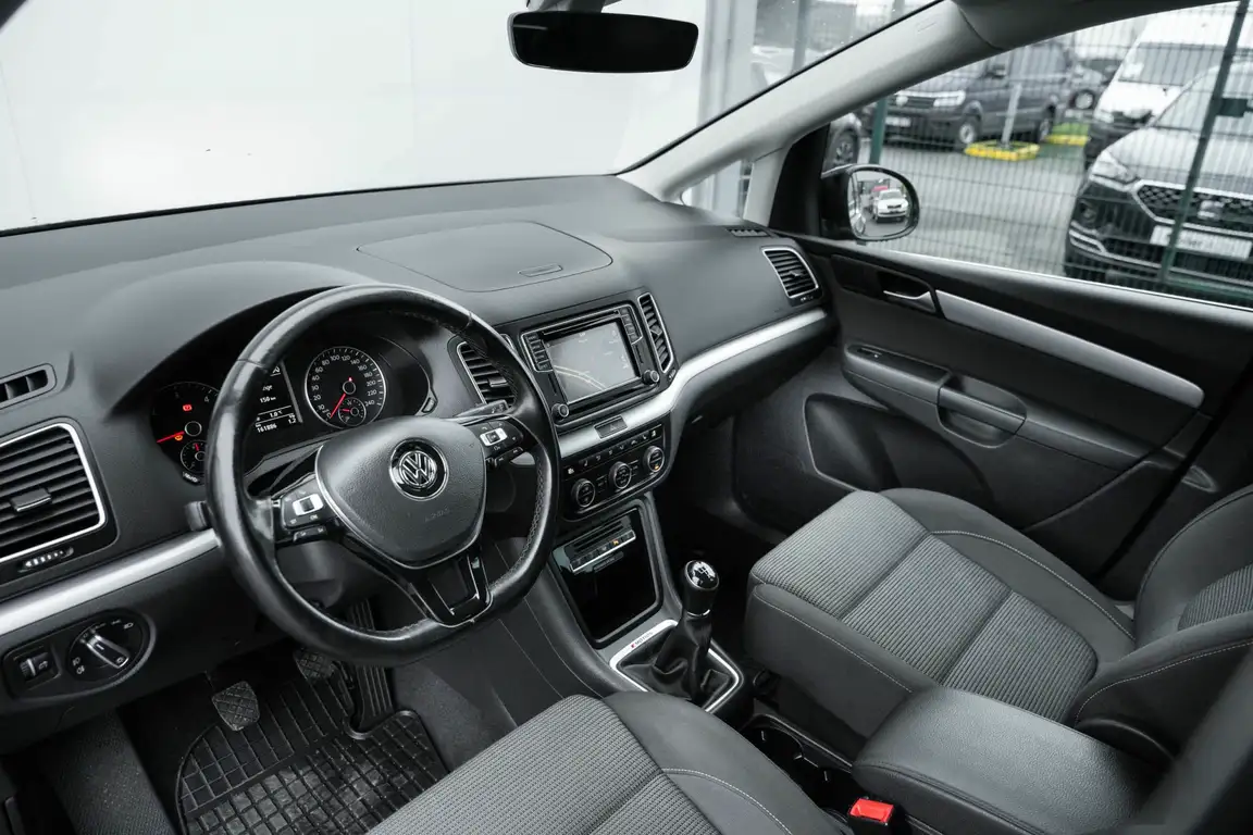 VOLKSWAGEN SHARAN