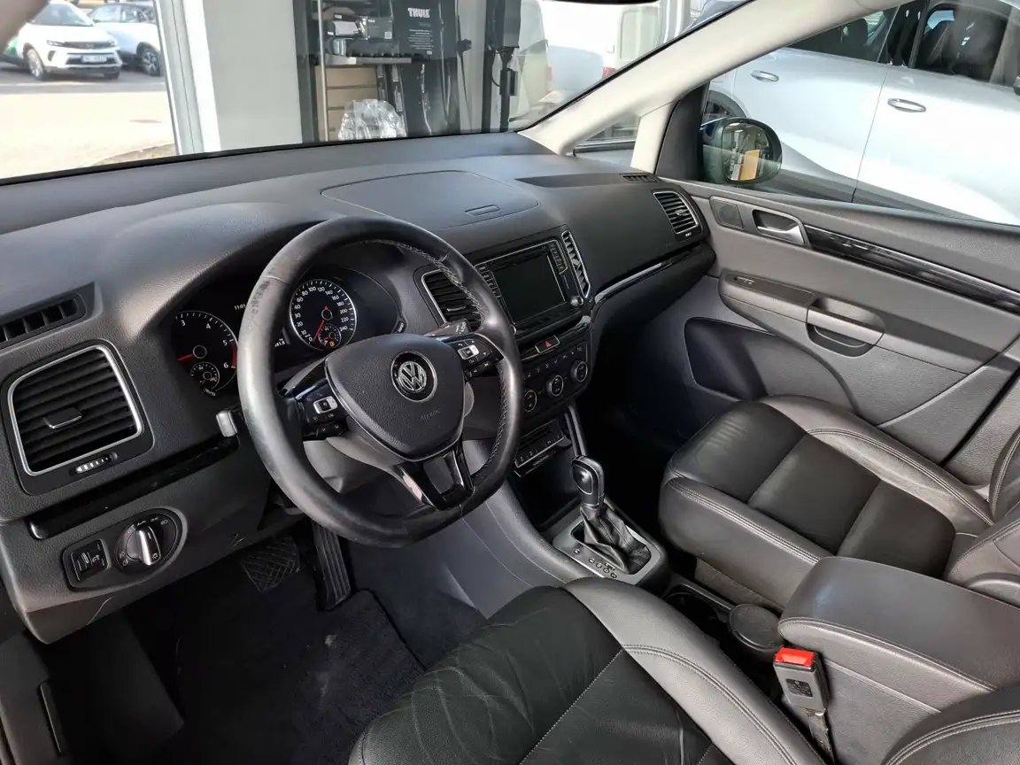 VOLKSWAGEN SHARAN