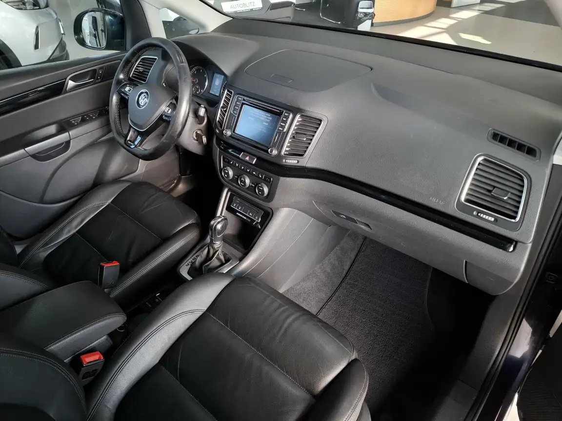 VOLKSWAGEN SHARAN