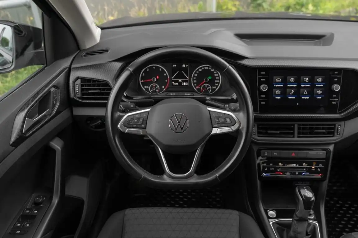 VOLKSWAGEN T-CROSS