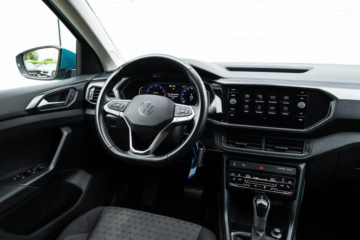 VOLKSWAGEN T-CROSS