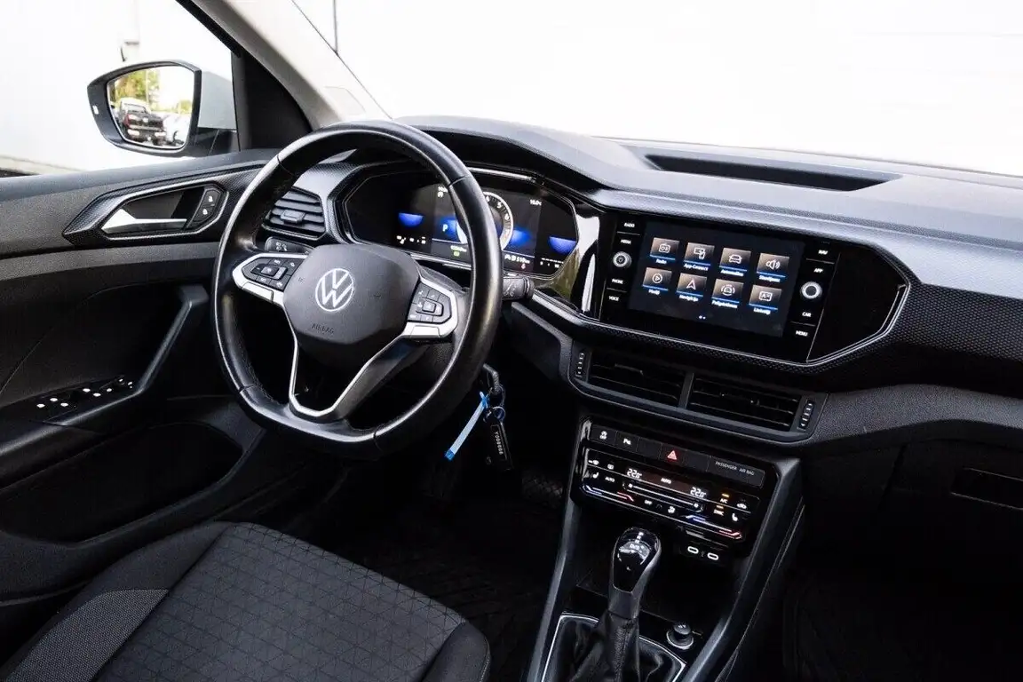VOLKSWAGEN T-CROSS