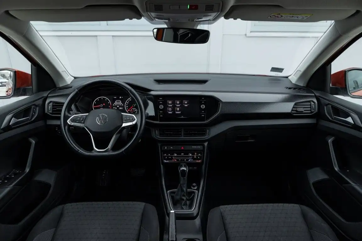 VOLKSWAGEN T-CROSS